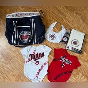 🧢 Minnesota Twins Baby Gift Set | 12 Months | MLB Licensed | Diaper Bag +Blanket